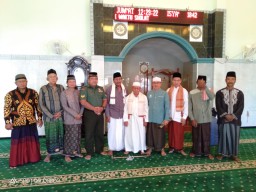 Babinsa Koramil 0816/13 Wonoayu Komsos Dengan Tokoh Agama Di Masjid Nurul Yaqin.
