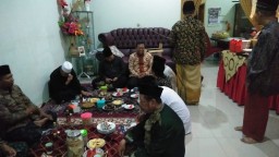 Danramil 0816/13 Wonoayu turutmenghadiri acara syukuran di rumah tokoh masyarakat