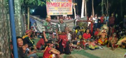 Babinsa Bluru kidul melaksanakan Pam hiburan Rakyat Jaranan Sumber Wijaya.