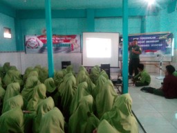 Pelda Akhmad Ali Laksanakan Wasbang di MA. Plus Burhanul Hidayah di Desa Jenggot.