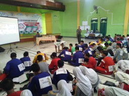 Danramil 0816/09 Krian bekali pembinaan teritorial Mobil School Teaching Team, wasbang di SMAN 1 Krian dan SMK Yapalis Krian Sidoarjo