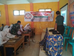 Pj.komandan Koramil0816/10 Balongbendo tingkatkan ilmu Wasbang kepada siswa siswi SMA Raden Rahmat