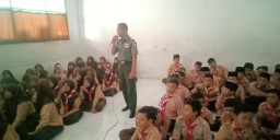 Danramil 0816/17 berbagi ilmu wasbang dan Bela Negara pada Siswa/siswi MTs Hasanudin