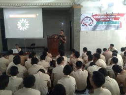 Danramil 0816/09 Krian bekali materi wasbang dan Bela Negara serta penanggulangan Bencana alamdi SMA Al Islam Krian