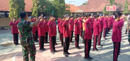 Anggota Koramil 0816/08 Jabon bekali Wasbang Dan PBB di SMP Negeri 1 Jabon.