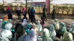 Danramil 0816/03 Buduran beserta 10 orang anggotanya berikan materi MPLS di SMKN 1 Buduran