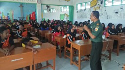 Danramil 0816/06 Tanggulangin Berikan Wasbang Di SMK MAARIF Ngaban