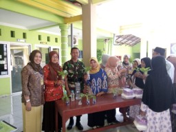 Babinsa Desa Pagerngumbuk Mendampingi Sosialisasi Pembentukan Kelompok Asuhan Mandiri