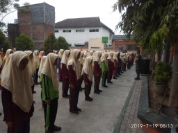 Tingkatkan Cinta Tanah Air, Babinsa Koramil 0816/13 Wonoayu Berikan Wasbang Kepada Pelajar