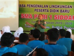 Batuud 0816/01 bekali wawasan kebangsaan di Sma PGRI 1 Sidoarjo