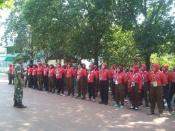 Babinsa Koramil 0816/01 tingkatkan disiplin Siswa Siswi Smk Airlangga Sidoarjo dengan PBB