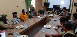 Forkopimka Prambon Pimpin Rakor Terkait Keberadaan Resto dan Warung Yang Menimbulkan Keresahan Warga Desa Watu Tulis.