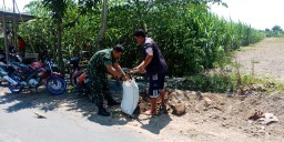 Jalin Keakraban, Babinsa Koramil 0816/13 Wonoayu Komsos bersama Warga Binaan