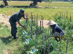 Jalin Keakraban, Babinsa Koramil 0816/18 Sedati Komsos bersama Warga Binaan