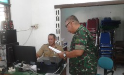 Bukti Keakraban Babinsa Koramil 0816/08 Jabon Dengan perangkat Desa Pejarakan.