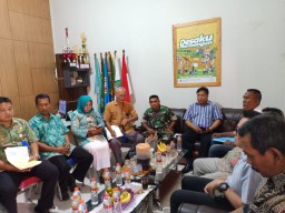 Babinsa 0816/01 Desa Kemiri hadiri musyawarah antara warga dengan pengembang