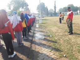 Koramil 0816/12 Prambon melatih Paskibra untuk membentuk pembinaan kedisiplinan