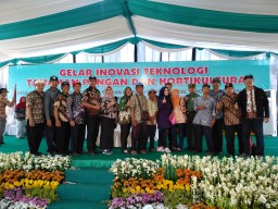 “Babinsa Koramil 0816/Gedangan Dampingi Dinas Pertanian Lakukan Study Banding”