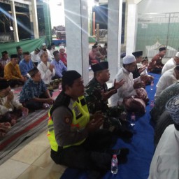 Babinsa Koramil 0816/15 Sukodono Desa Jogosatru Melaksanakan Pengamanan pada Haul Sesepuh Desa