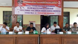 Babinsa Koramil Jabon Hadiri Rapat Anggota Tahunan RAT Di Desa Binaannya.