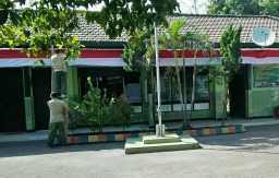 Sambut HUT RI Ke-74 Kemerdekaan RI Koramil 0816/06 Tanggulangin Bersih Bersih Pangkalan