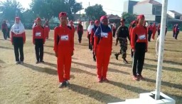 Anggota Koramil 0816/06 Tanggulangin Fokuskan Melatih Paskibra Untuk Persiapan HUT RI Yang Ke-74