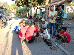 Babinsa Koramil 0816/13 Wonoayu Melaksanakan Penyembelihan Hewan Qurban Di Desa Binaan