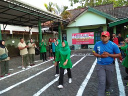 Koramil 0816/13 Wonoayu Bersama anggota Persit Meriahkan HUT RI ke 74