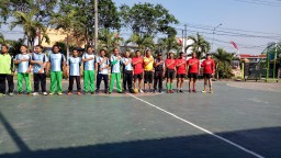 Olahraga Bersama Forkopimka Krian dan para Guru SMAN 1 KRIAN di lapangan Futsal SMANIKA.