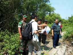 Babinsa Koramil 0816/08 Jabon Hadiri Kegiatan Sosialisasi Dermaga Apung Di Desa Kedung Pandan.
