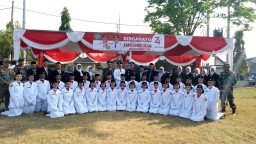 PASKIBRA KEC JABON SUKSES KIBARKAN BENDERA MERAH PUTIH DILAPANGAN KECAMATAN JABON