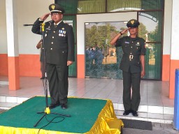 Danramil 0816/02 Candi Pimpin Upacara Detik - Detik Proklamasi HUT RI