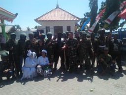 Babinsa Koramil 0816/08 Jabon Ikut mensukseskan kegiatan Karnaval memeriahkan ke 74 HUT Kemerdekaan Republik Indonesia.