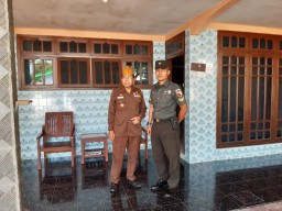 Babinsa Koramil 0816/03 Buduran Anjangsana di kediaman Veteran