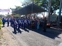 Peringatan HUT RI ke 74, Babinsa Ramil 18/Sedati amankan gerak jalan di wilayah