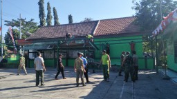 Perbaikan Tempat Parkir anggota Ramil 0816/07 Krembung