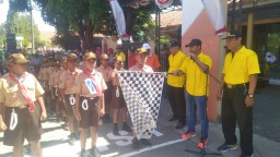 Anggota Ramil 07/Krembung Pam Rute Lomba Gerak Jalan Umum.
