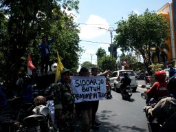 BABINSA KORAMIL 0816/01 KOTA SIDOARJO PENGAMANAN AKSI UNJUK RASA DARI MAHASISWA PMII