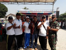 Meriahkan HUT RI ke 74, Babinsa 0816/11 Tarik dampingi Jalan sehat