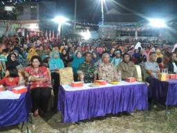 Babinsa 0816/01 Serka Dwi Indar mengamankan gebyar Seni dan Orkes Di Kelurahan Pucang.