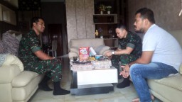 Dandim 0816/Sda Didampingi Danramil 07 Krembung silaturrahim ke Warga