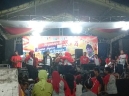 Serka Harsoyo Babinsa Koramil 0816/09 dalam pengamanan malam puncak geyar 17 Agustus 2019 di Desa Terik Kec. Krian