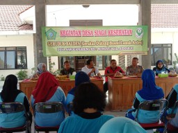 Sinergi Babinsa 0816/13 Dengan Petugas Kesehatan dalam acara GERUDUK BALDES Gerakan Dukung Basmi Lamuk Aedes