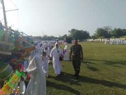 Babinsa Desa Ental Sewu Melaksanakan Pendampingan latihan Manasik Haji di Wilayah Binaan