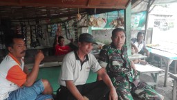 Dengan metode Komsos, Babinsa Koramil 0816/03 Buduran Serap Aspirasi Warga Binaannya