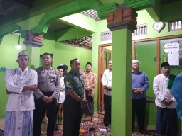 Babinsa Koramil 0816/13 Wonoayu Hadiri Pengajian Dalam Rangka Haul Ke-8 Syeh Jafar Rochman