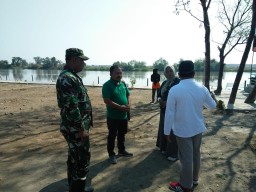 Babinsa Koramil 0816/08 Jabon Dan Ketua DPRD Kabupaten Sidoarjo Berkunjung ke Pulau Lusi