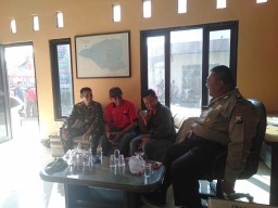 Utamakan Koordinasi Demi Mewujudkan Kenyamanan Masyarakat, Babinsa, Babinkamtibmas Komsos Bersama