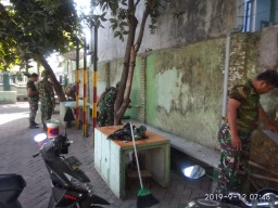 Koramil 0816/13 Wonoayu Melakukan Pengecatan Ulang Kantor Koramil