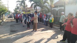 Senam bersama merupakan Salah satu bentuk bentuk Sinergitas TNI Polri dan Masyarakat